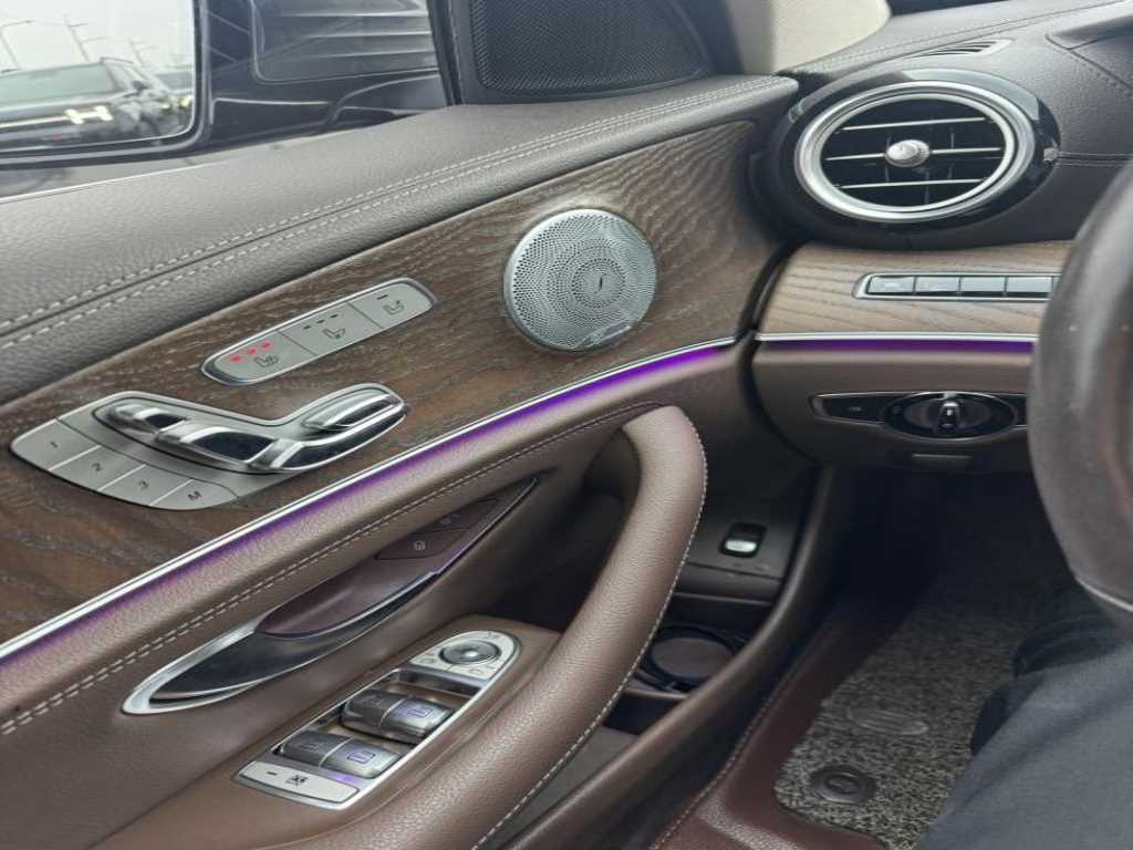 Mercedes Benz E class - Vista 7