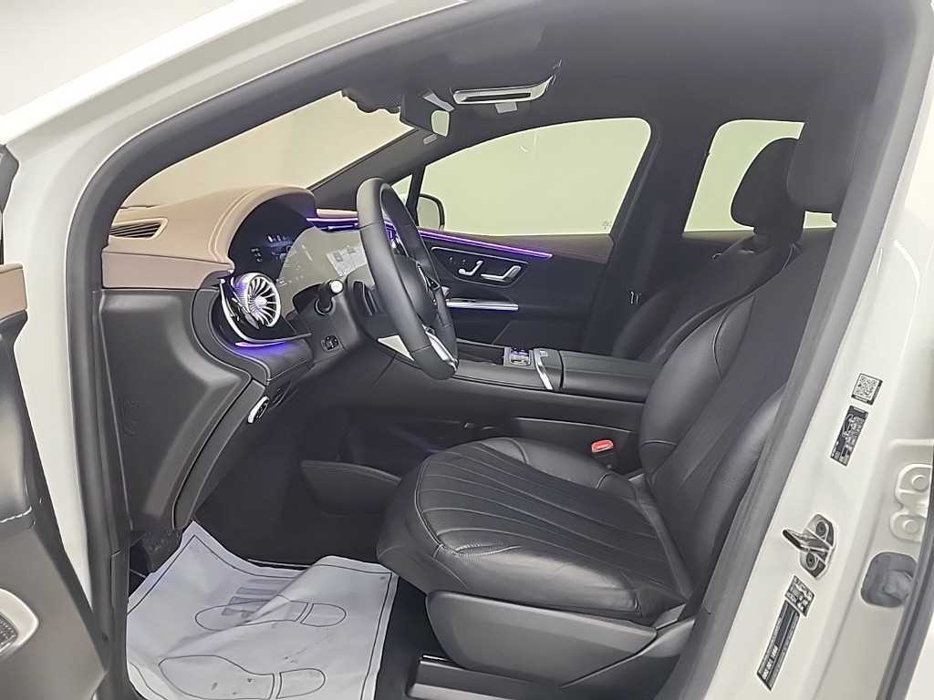 Mercedes Benz EQE - Vista 11