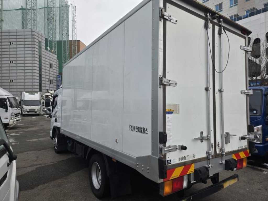 medium and large cargo truck - Vista 7