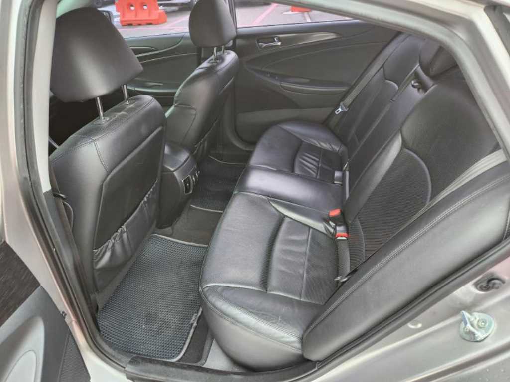 HYUNDAI Sonata - Vista 12