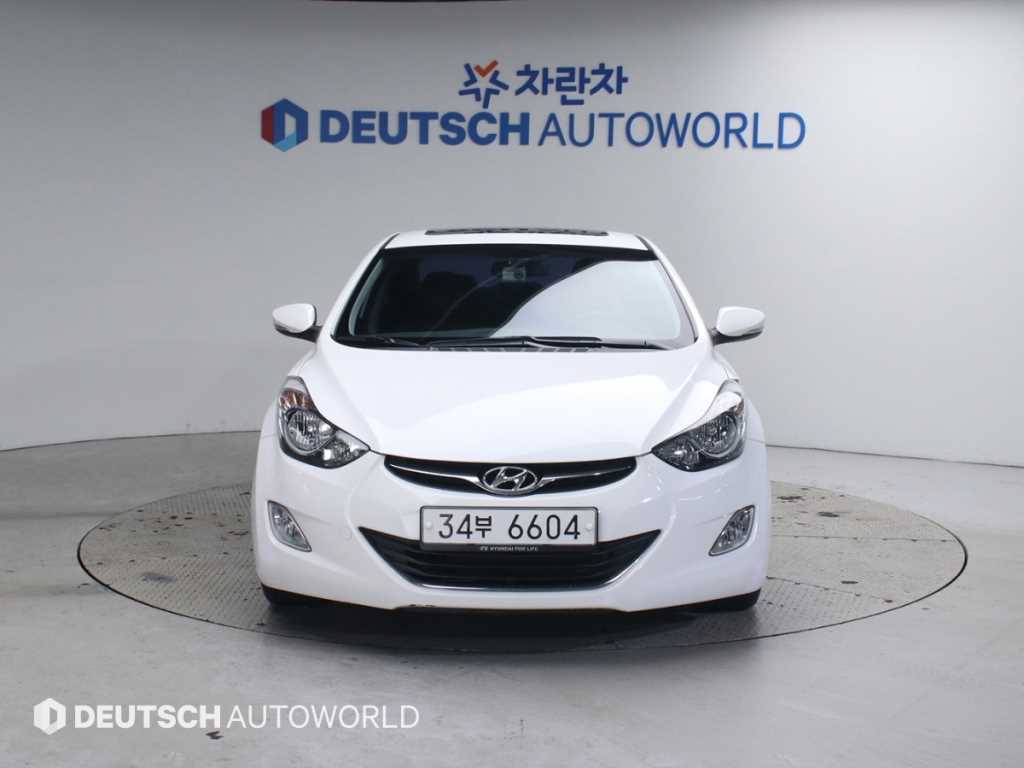 HYUNDAI Avante - Vista 3