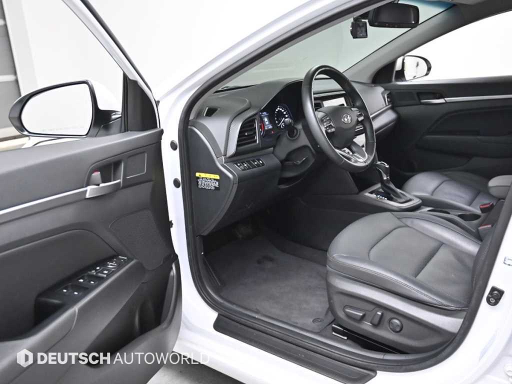 HYUNDAI Avante - Vista 11