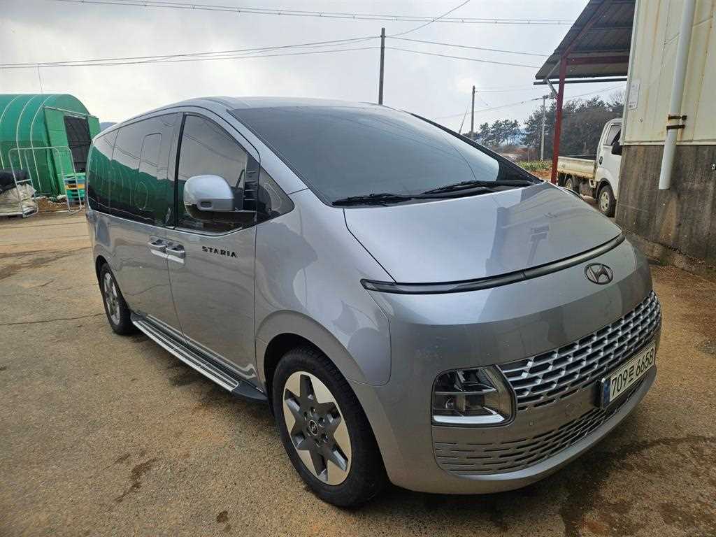 HYUNDAI Staria - Vista 2