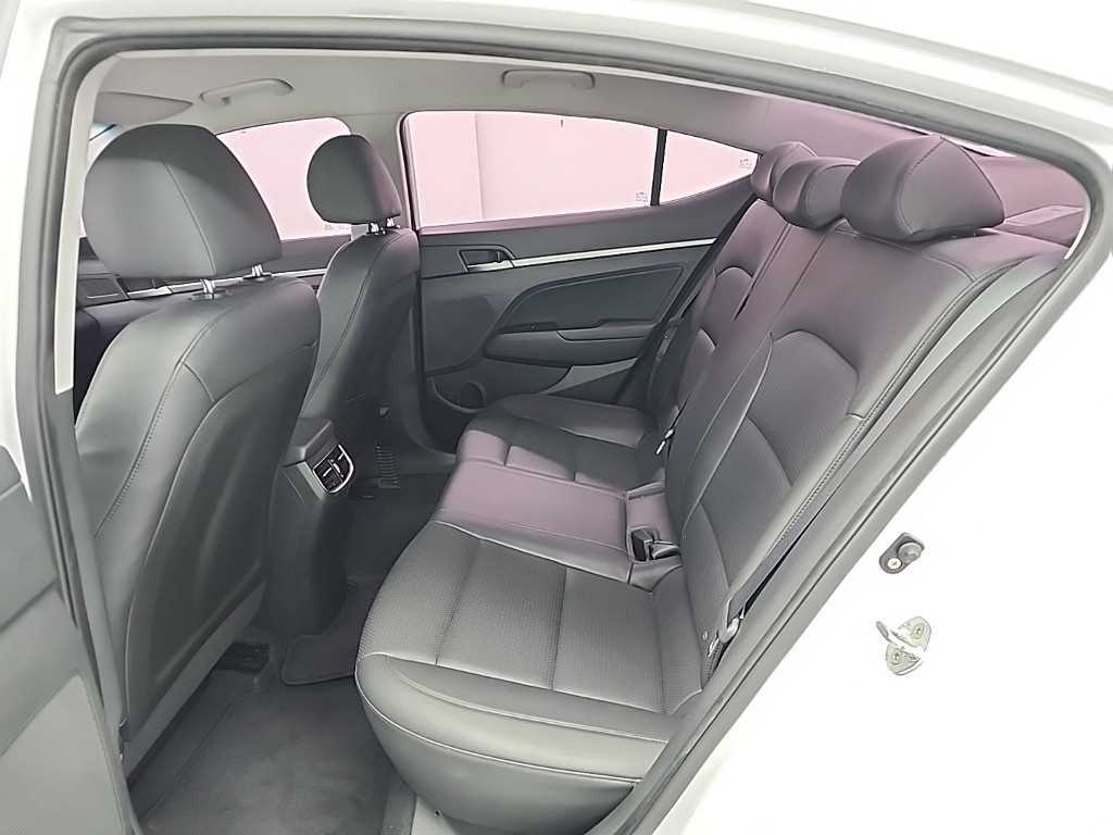 HYUNDAI Avante - Vista 12