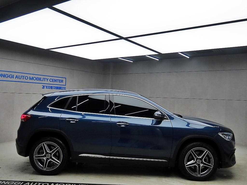 Mercedes Benz GLA Class - Vista 2