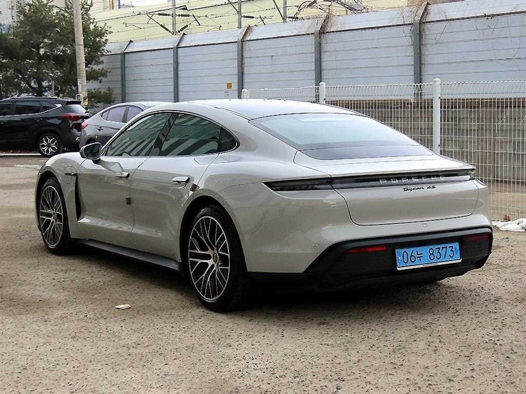 Porsche Taycan - Vista 3