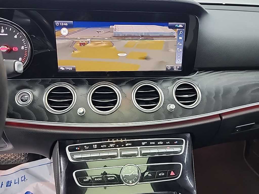 Mercedes Benz E class - Vista 10