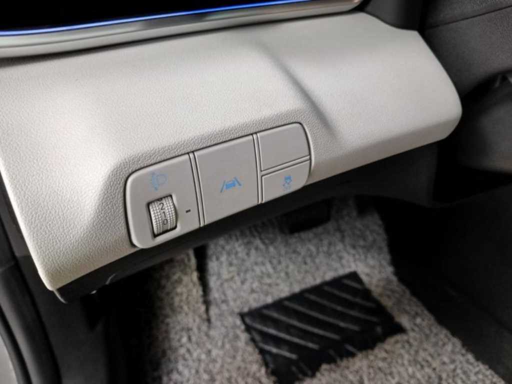 HYUNDAI Avante - Vista 12