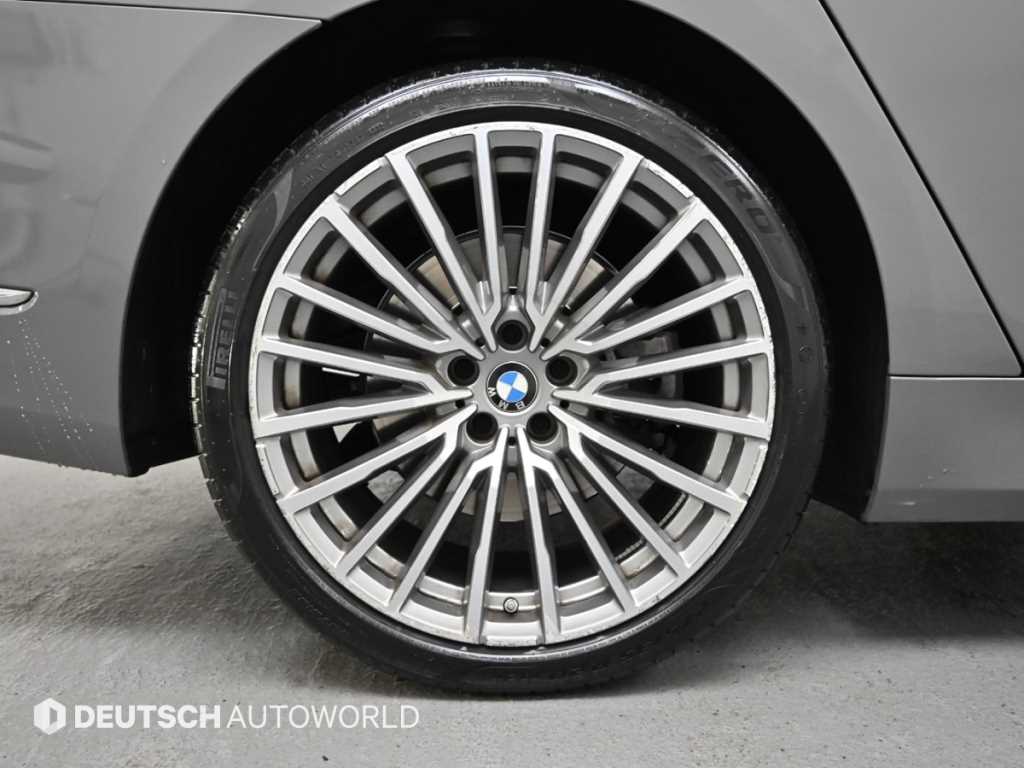 BMW 7 Series - Vista 5