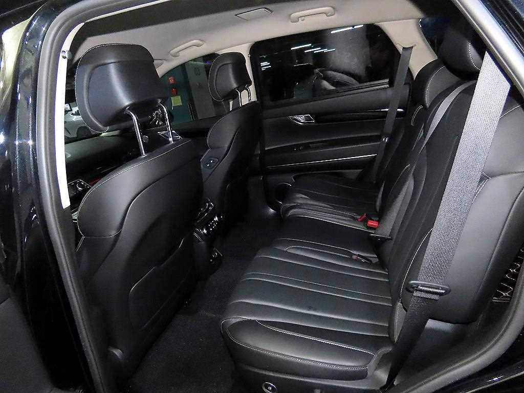 Genesis GV80 - Vista 7