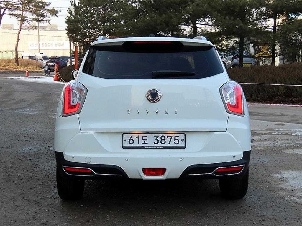 Ssangyong Tivoli - Vista 4