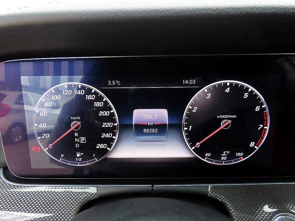 Mercedes Benz E class - Vista 9