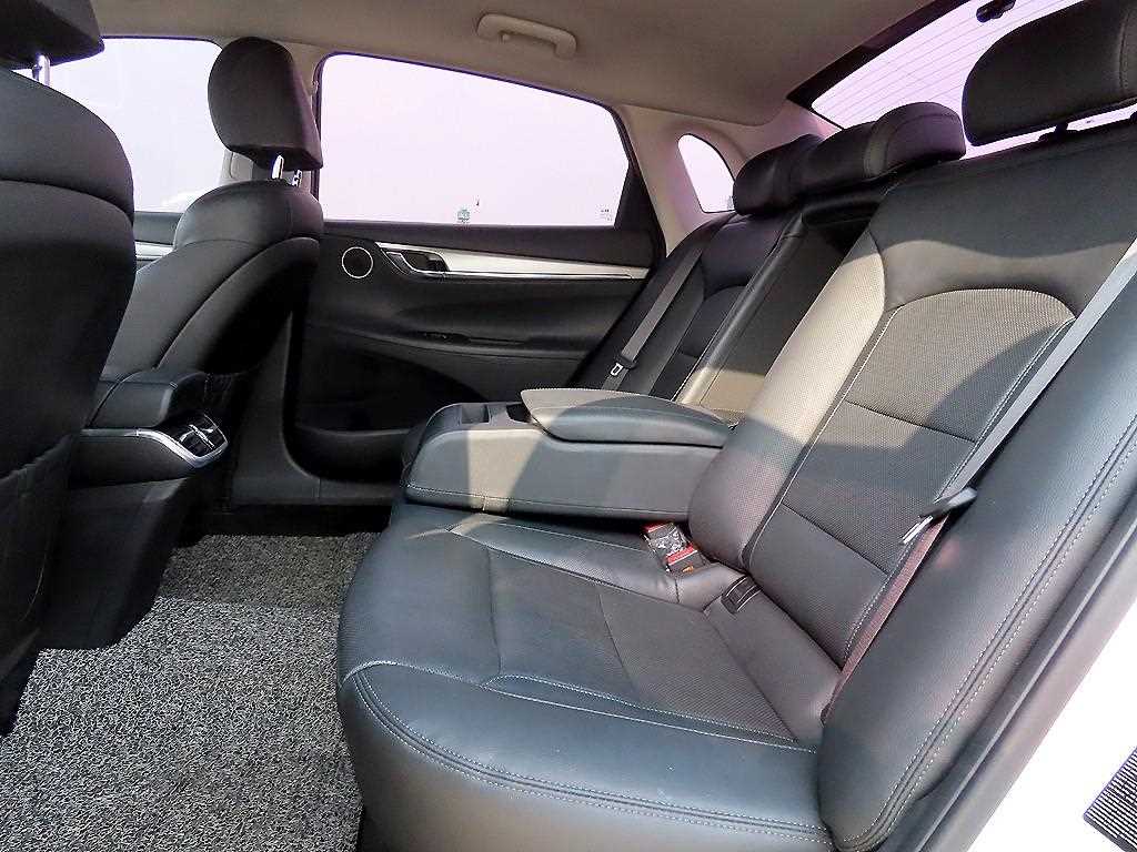 HYUNDAI Grandeur - Vista 6