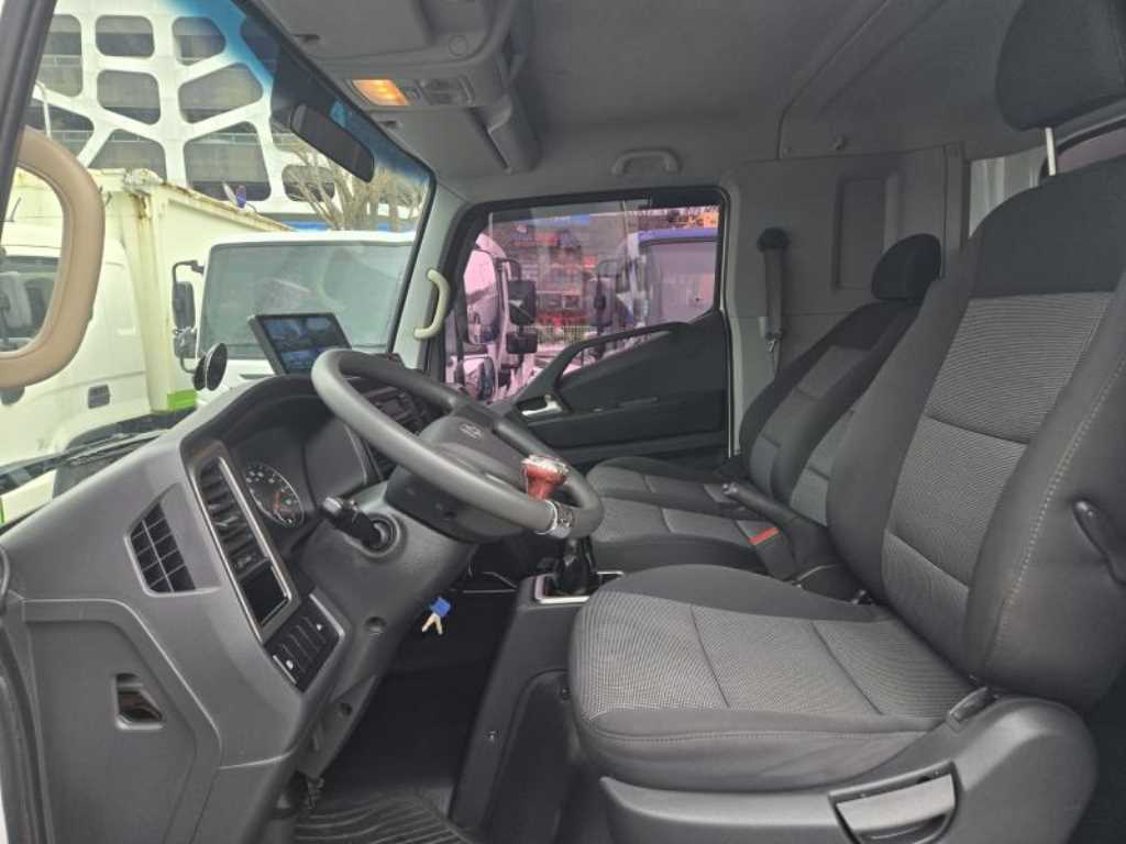 medium and large cargo truck - Vista 11