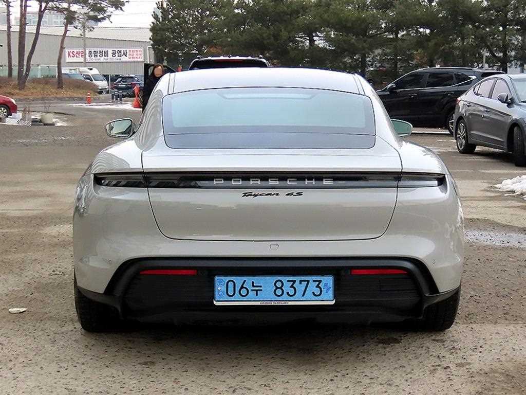 Porsche Taycan - Vista 4