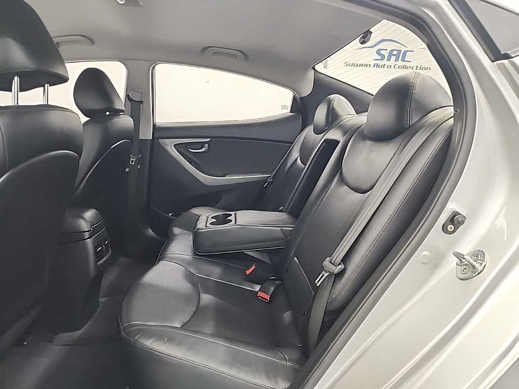 HYUNDAI Avante - Vista 12