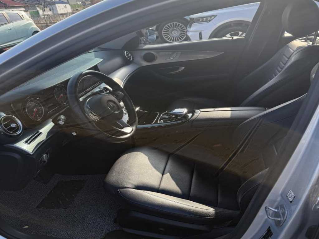 Mercedes Benz E class - Vista 5