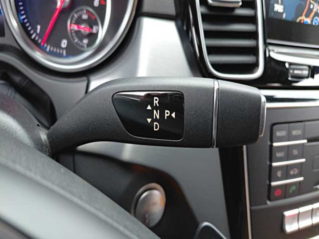 Mercedes Benz GLE Class - Vista 11