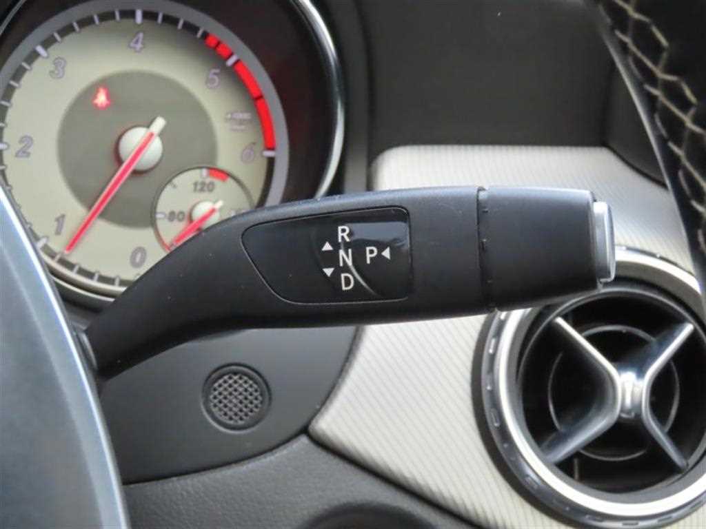 Mercedes Benz GLA Class - Vista 6