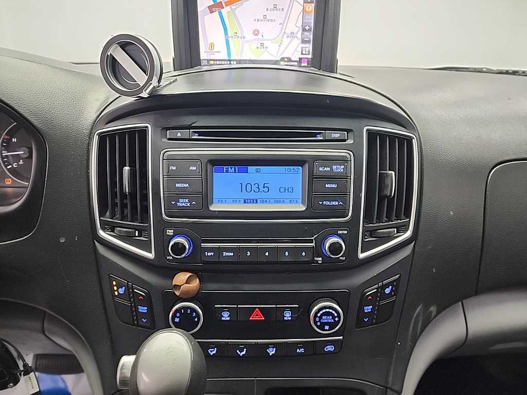 HYUNDAI Starex - Vista 10