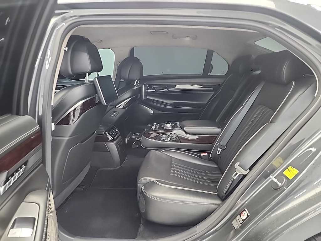 Genesis EQ900 - Vista 12