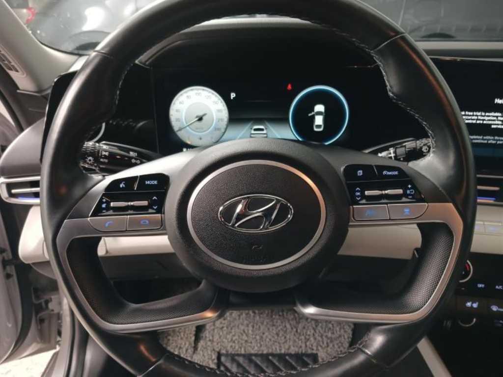 HYUNDAI Avante - Vista 10