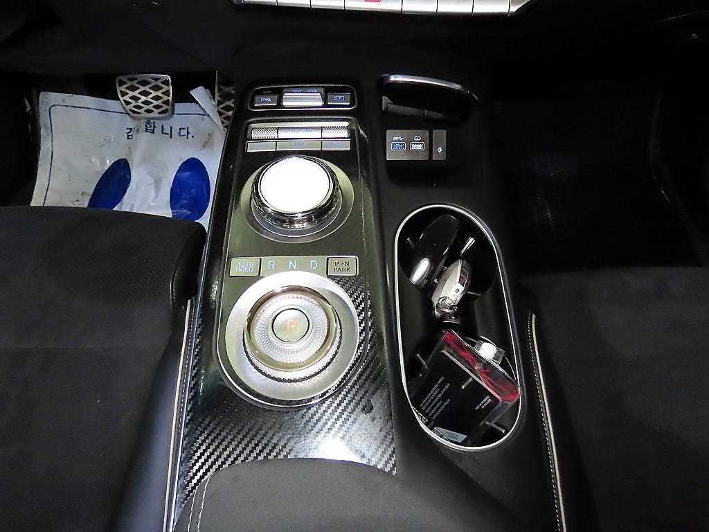 Genesis GV70 - Vista 12