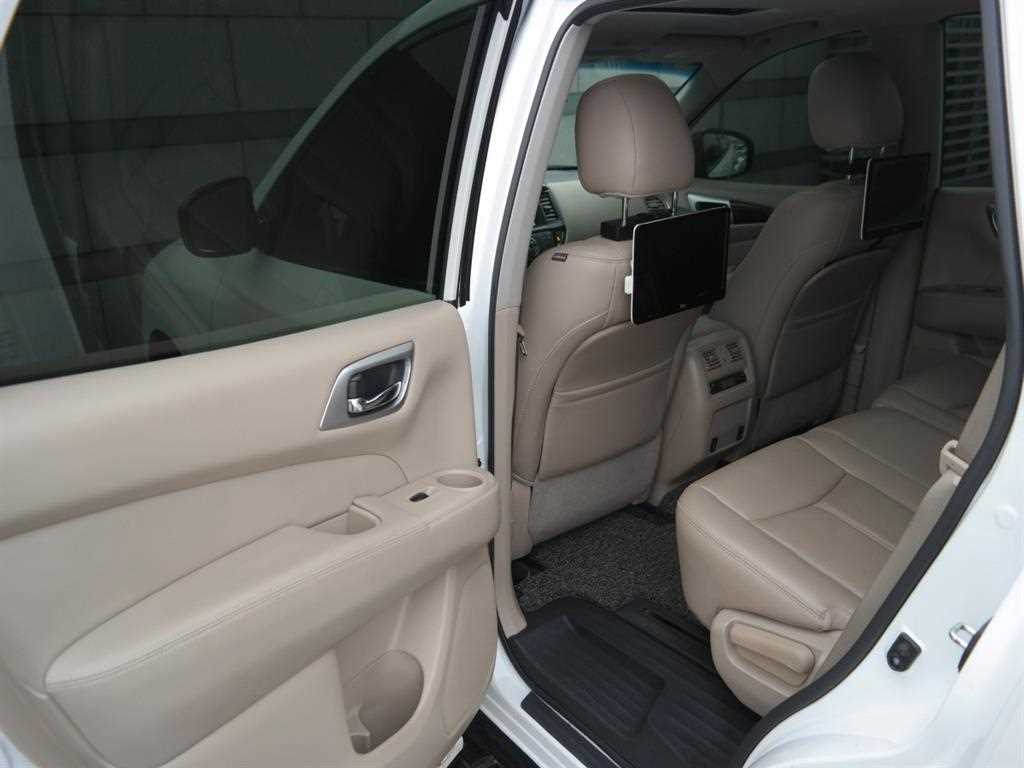 Nissan Pathfinder - Vista 11