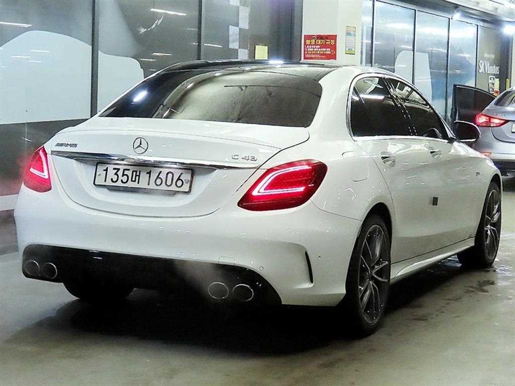 Mercedes Benz C Class - Vista 4