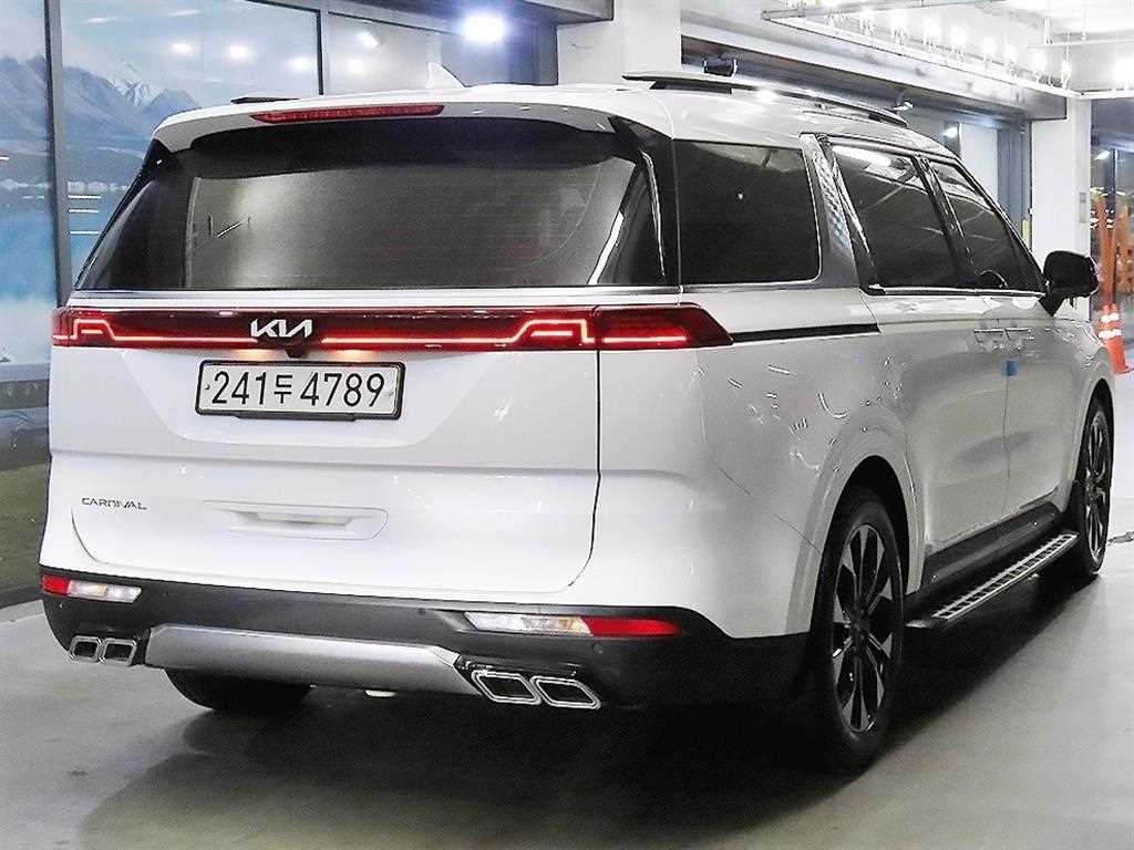 KIA Carnival - Vista 4