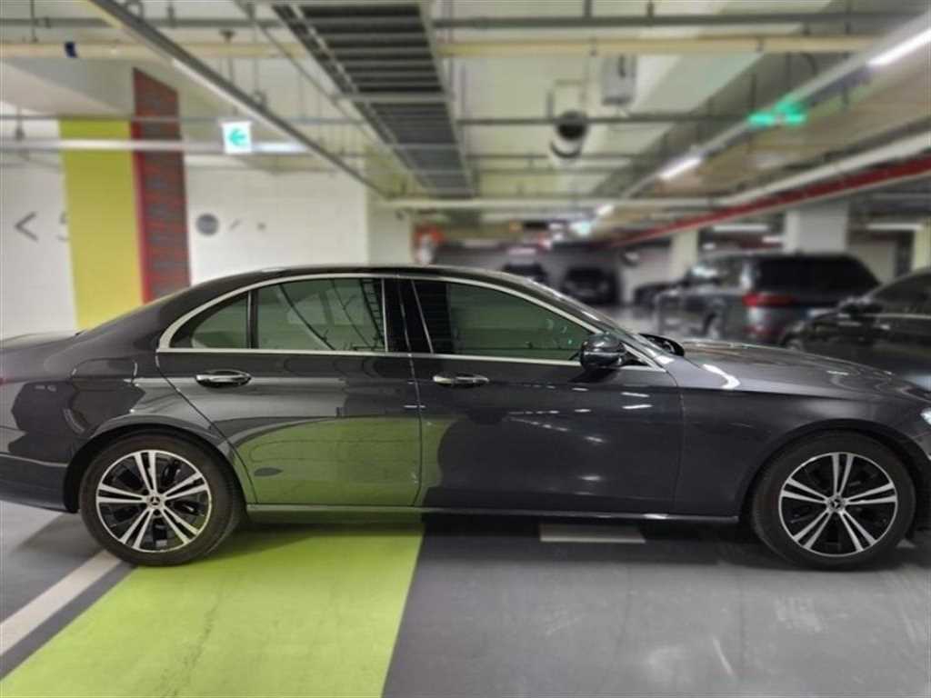 Mercedes Benz E class - Vista 4