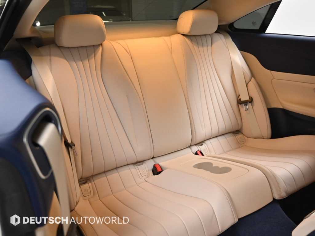 Mercedes Benz E class - Vista 12