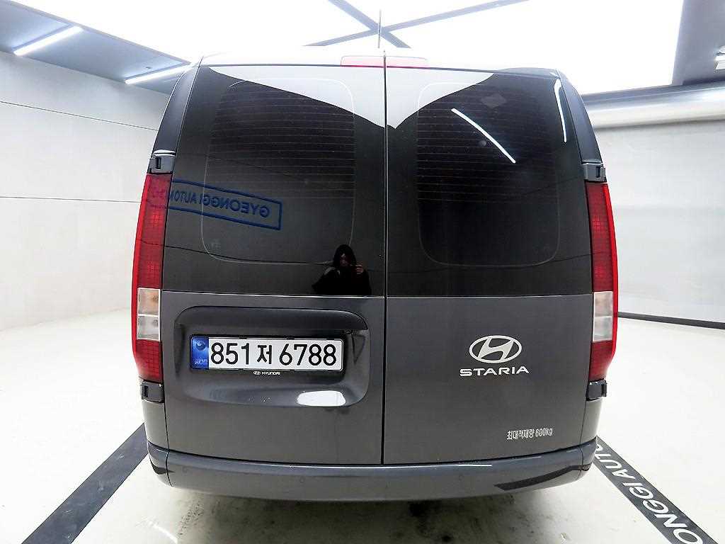 HYUNDAI Staria - Vista 3
