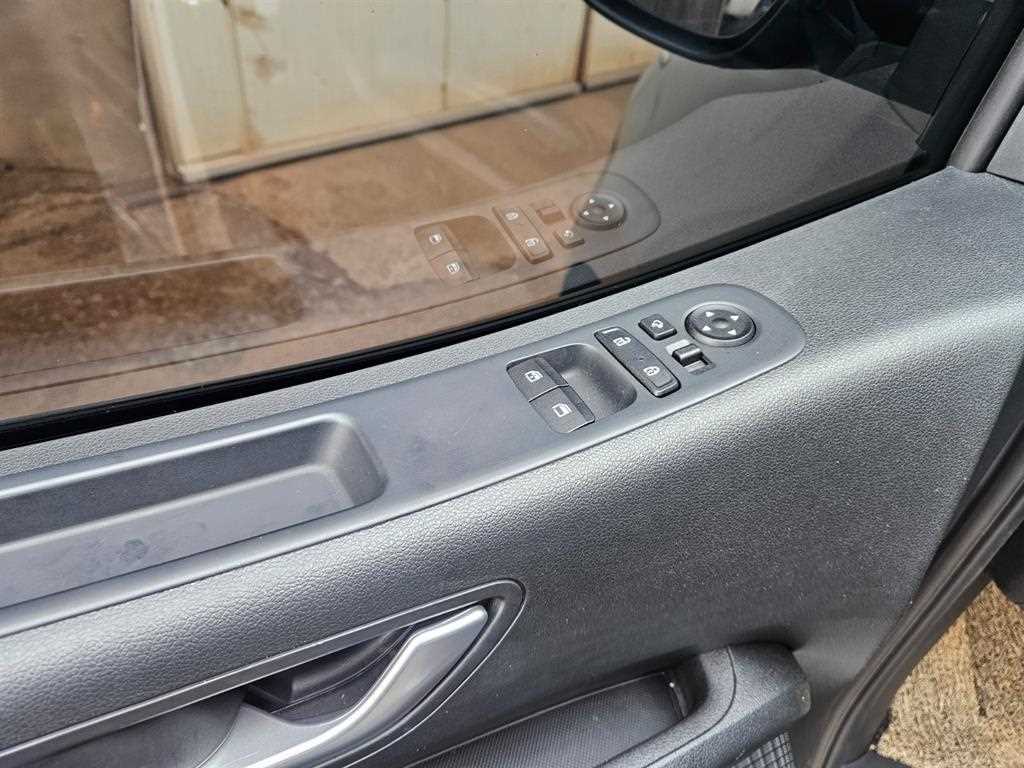 HYUNDAI Staria - Vista 10