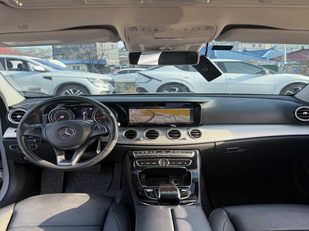 Mercedes Benz E class - Vista 7