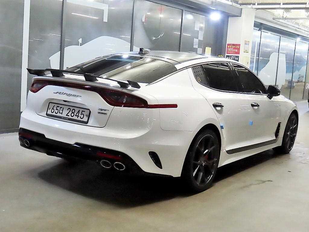 KIA Stinger - Vista 4