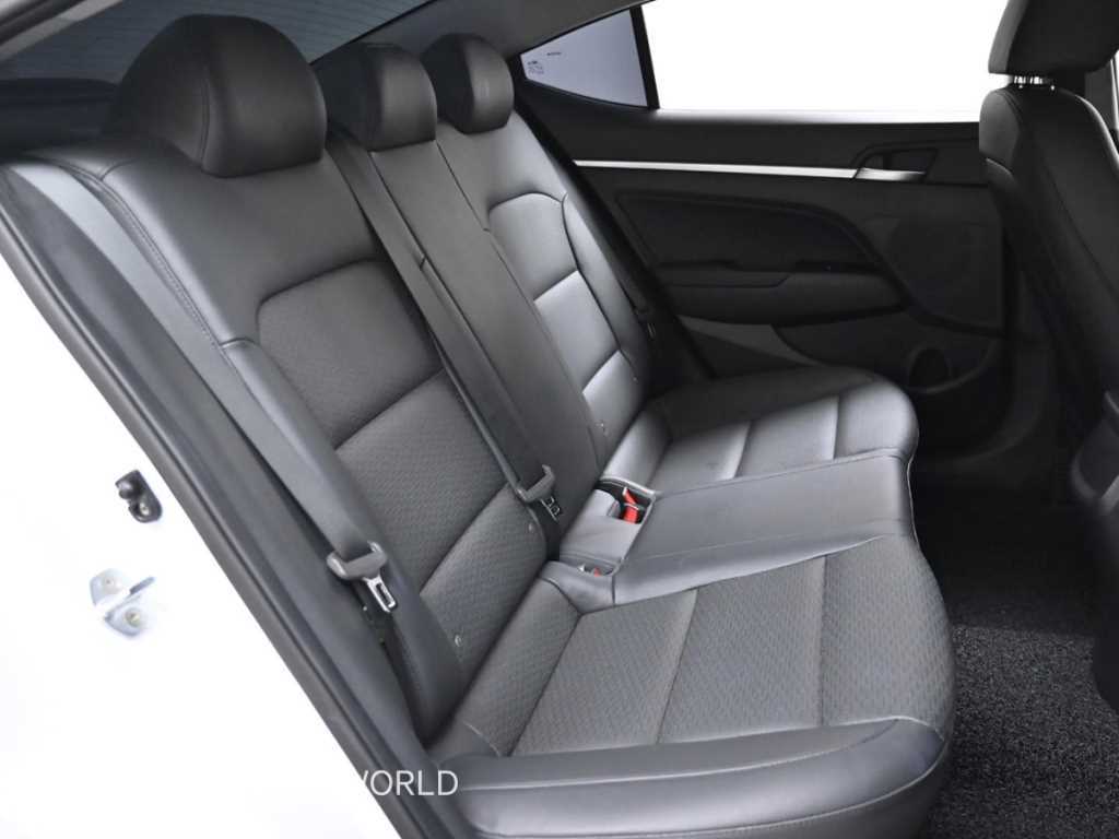 HYUNDAI Avante - Vista 12