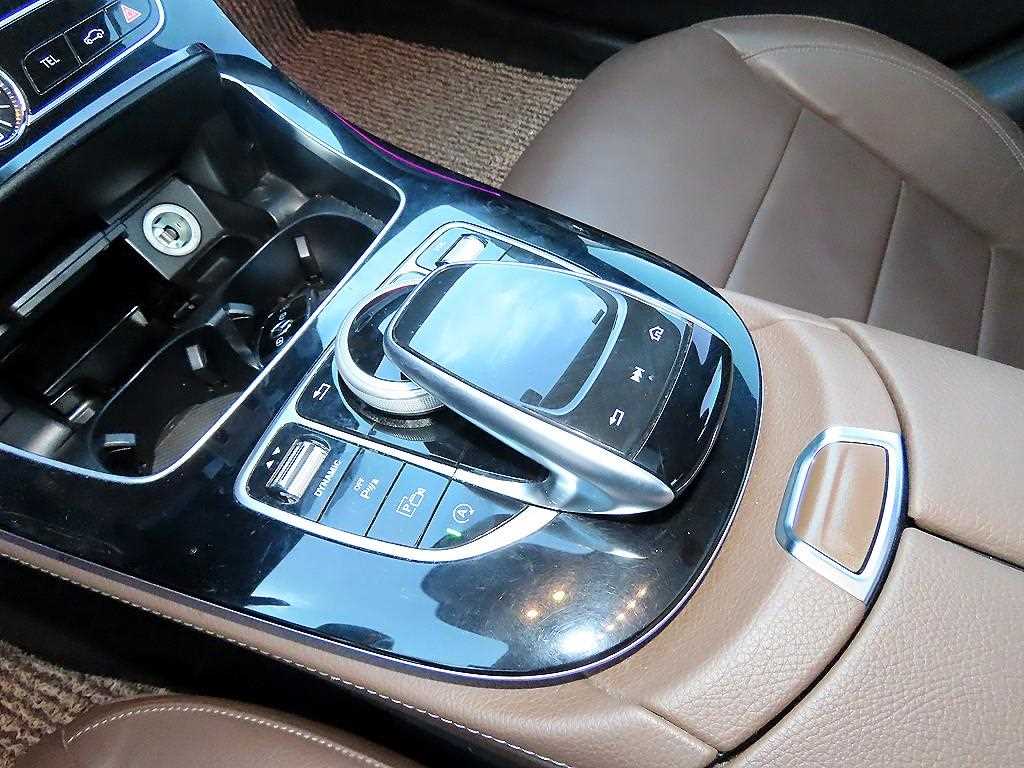 Mercedes Benz E class - Vista 12