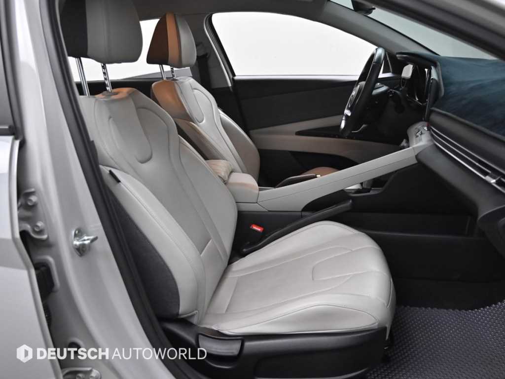 HYUNDAI Avante - Vista 10