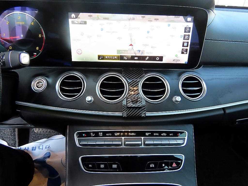 Mercedes Benz E class - Vista 12