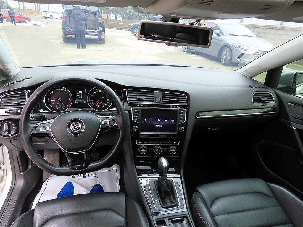 Volkswagen Golf - Vista 7