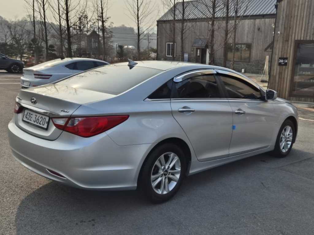 HYUNDAI Sonata - Vista 6