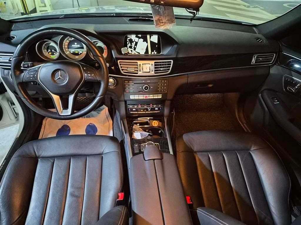 Mercedes Benz E class - Vista 10