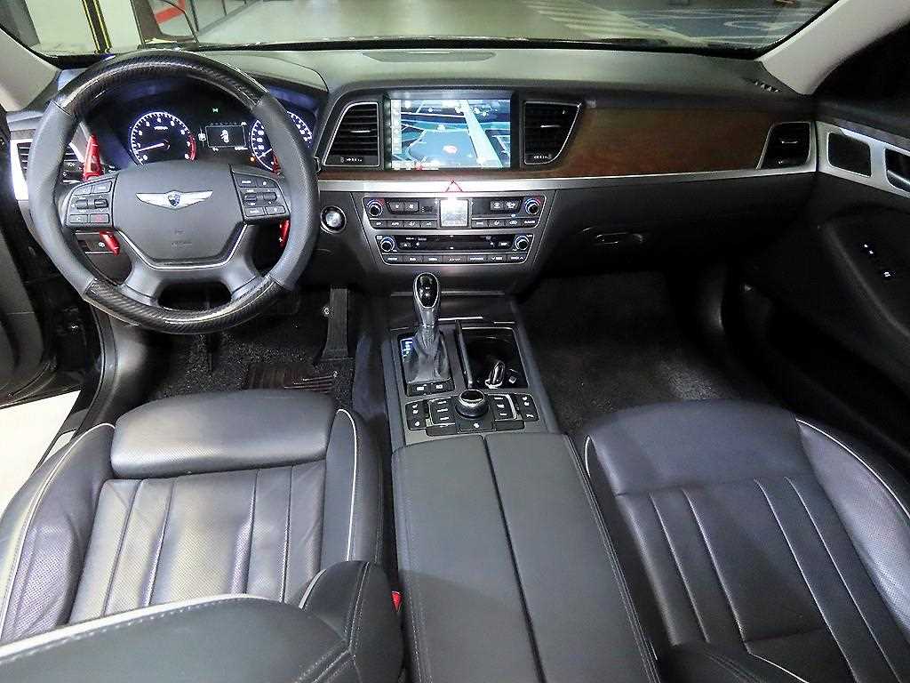 HYUNDAI Genesis - Vista 10