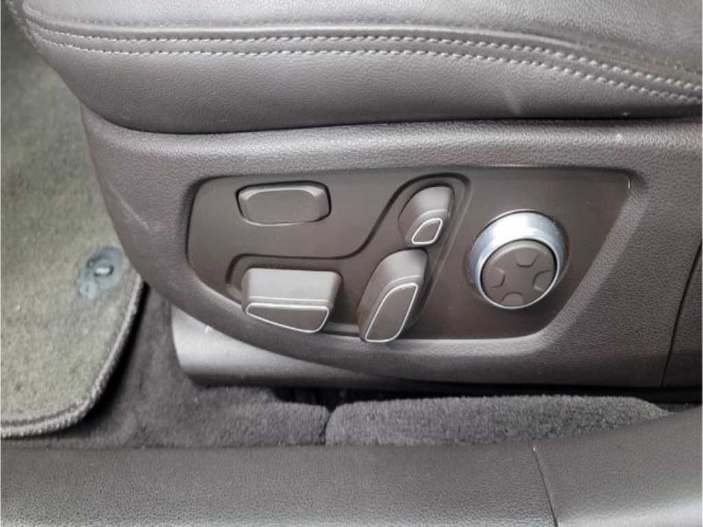 Genesis G90 - Vista 9