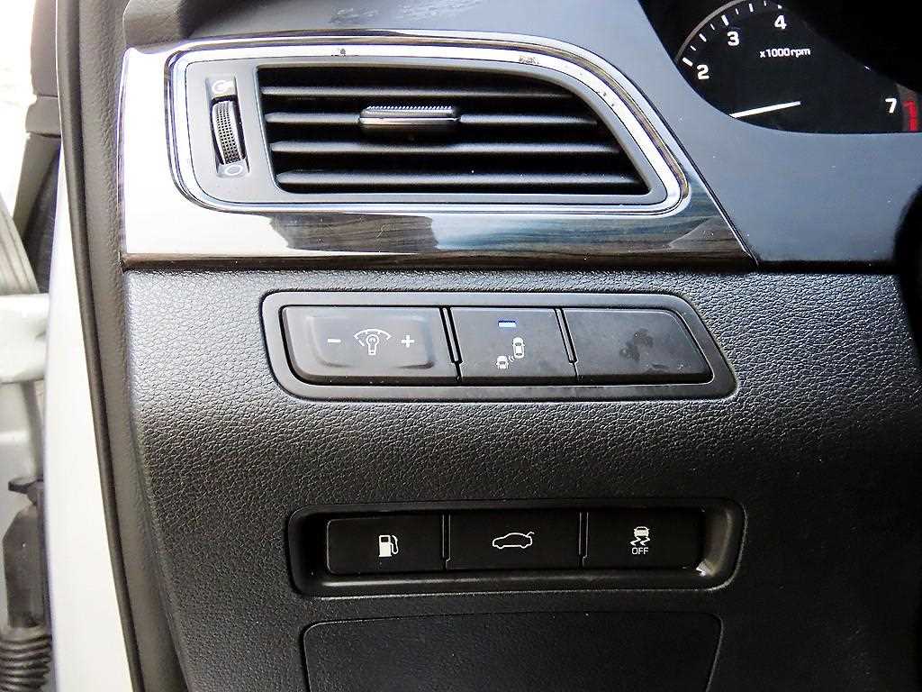 HYUNDAI Sonata - Vista 12