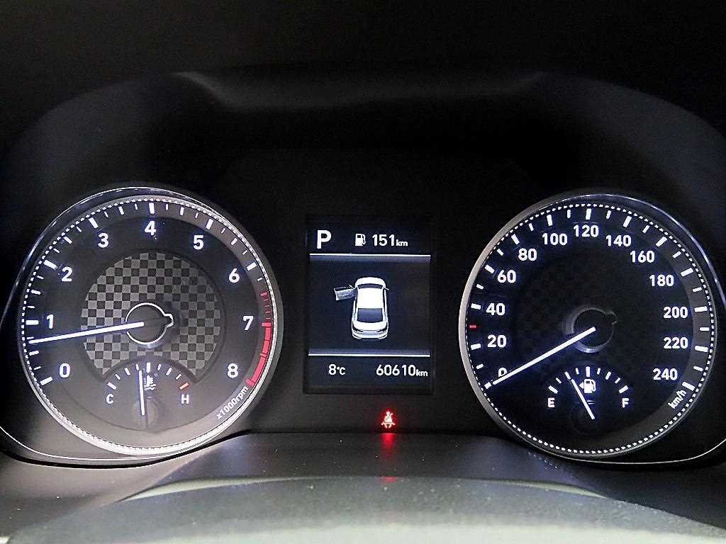 HYUNDAI Avante - Vista 8