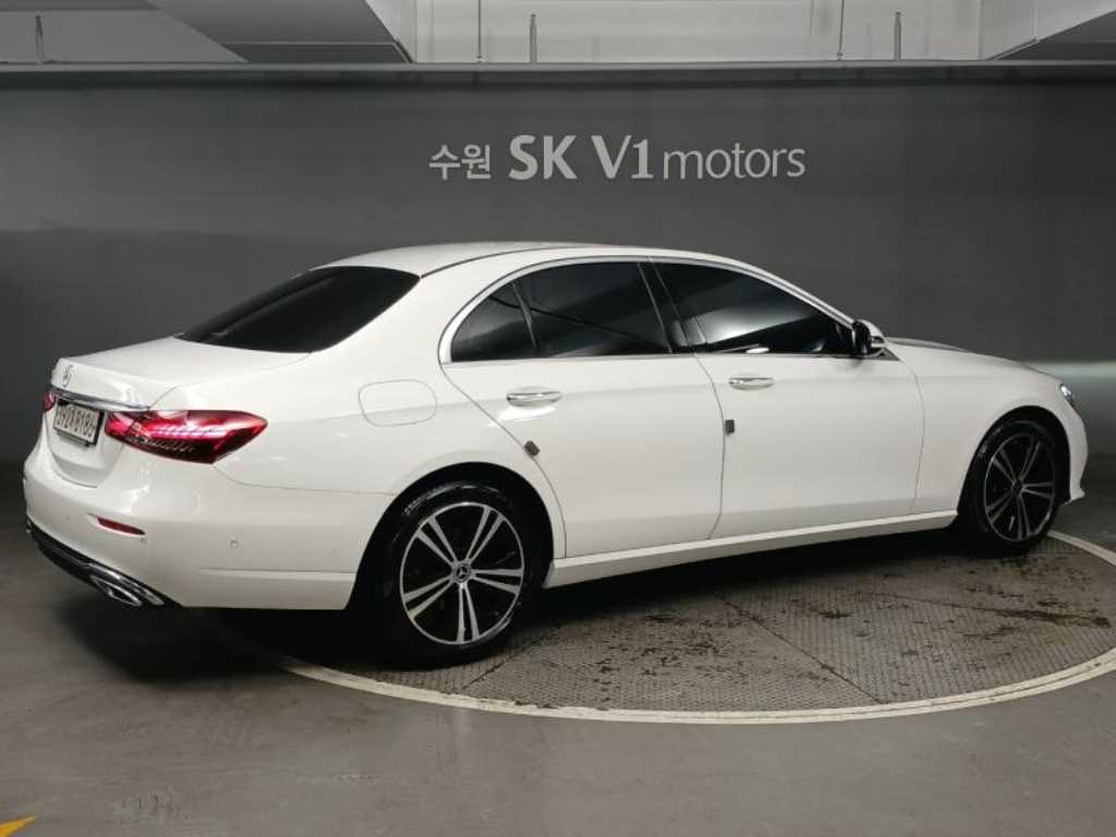 Mercedes Benz E class - Vista 4