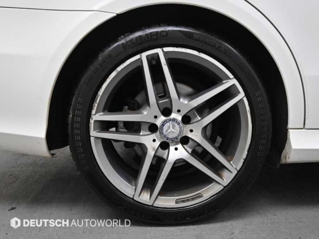 Mercedes Benz E class - Vista 5