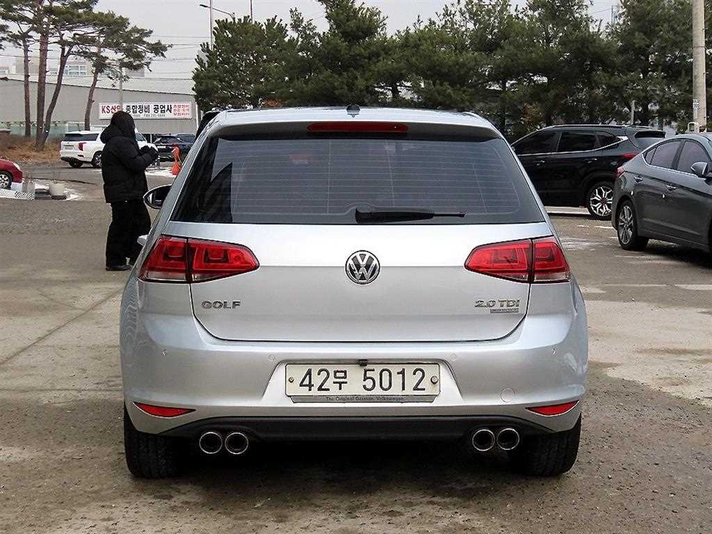 Volkswagen Golf - Vista 4